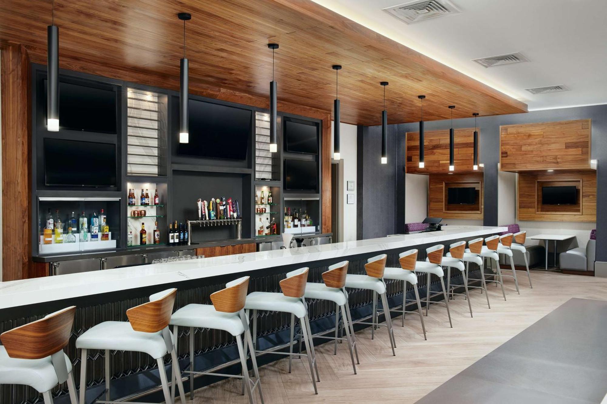 Embassy Suites By Hilton Atlanta Airport North Hapeville Екстериор снимка