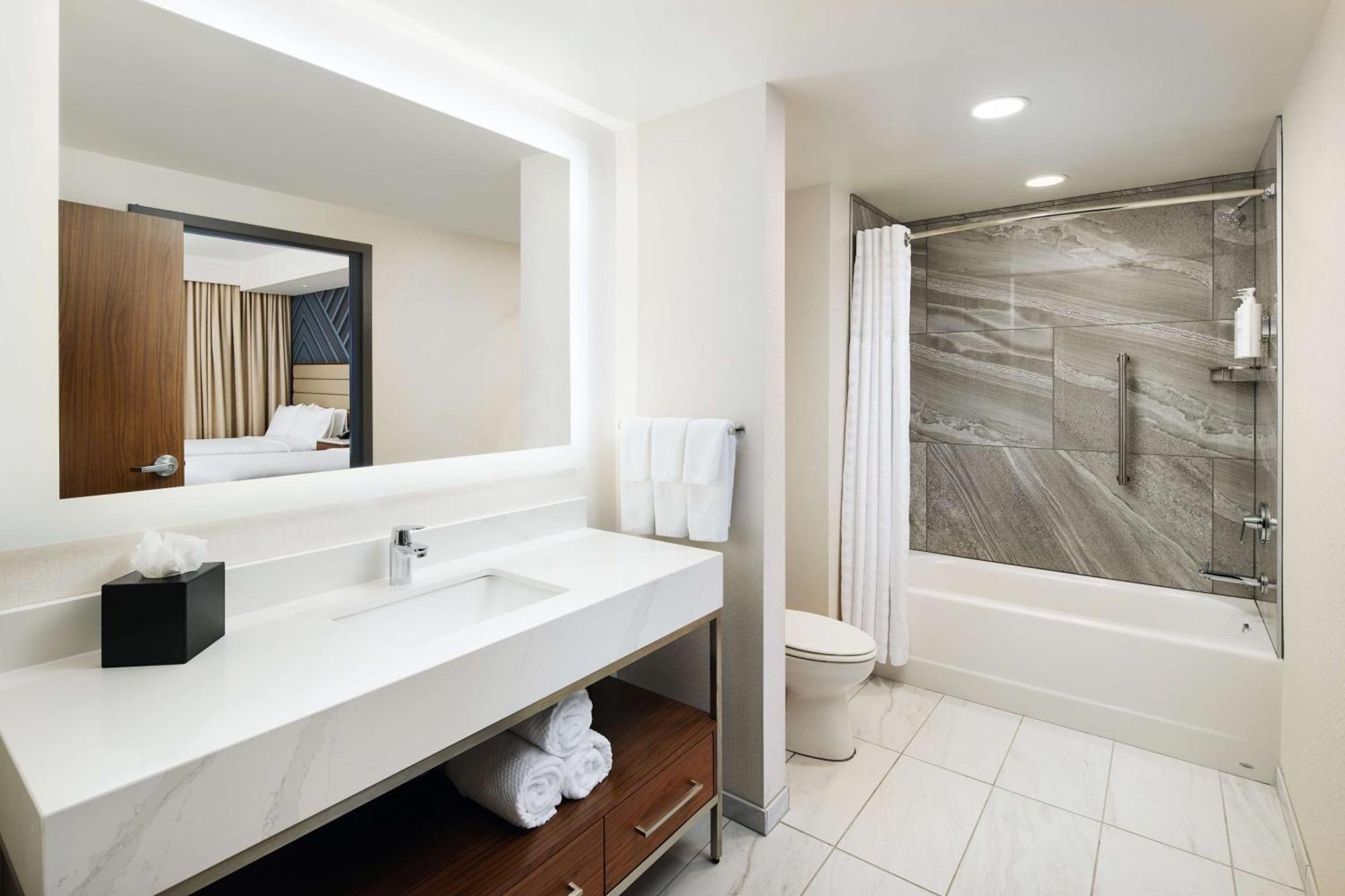 Embassy Suites By Hilton Atlanta Airport North Hapeville Екстериор снимка