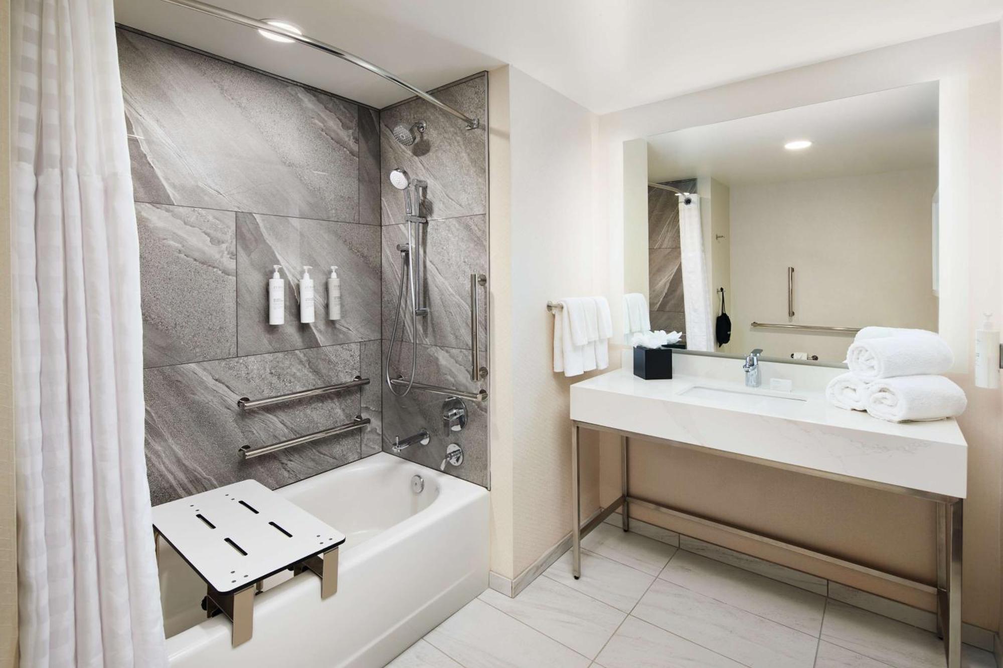 Embassy Suites By Hilton Atlanta Airport North Hapeville Екстериор снимка