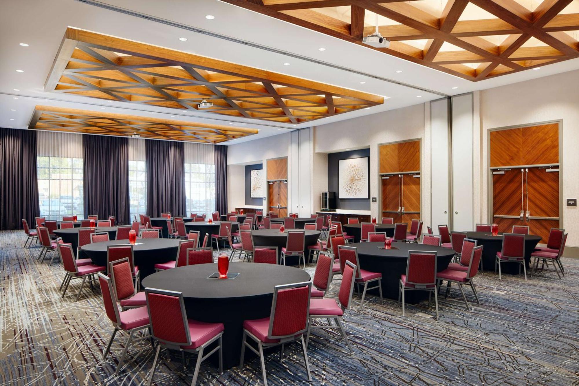 Embassy Suites By Hilton Atlanta Airport North Hapeville Екстериор снимка