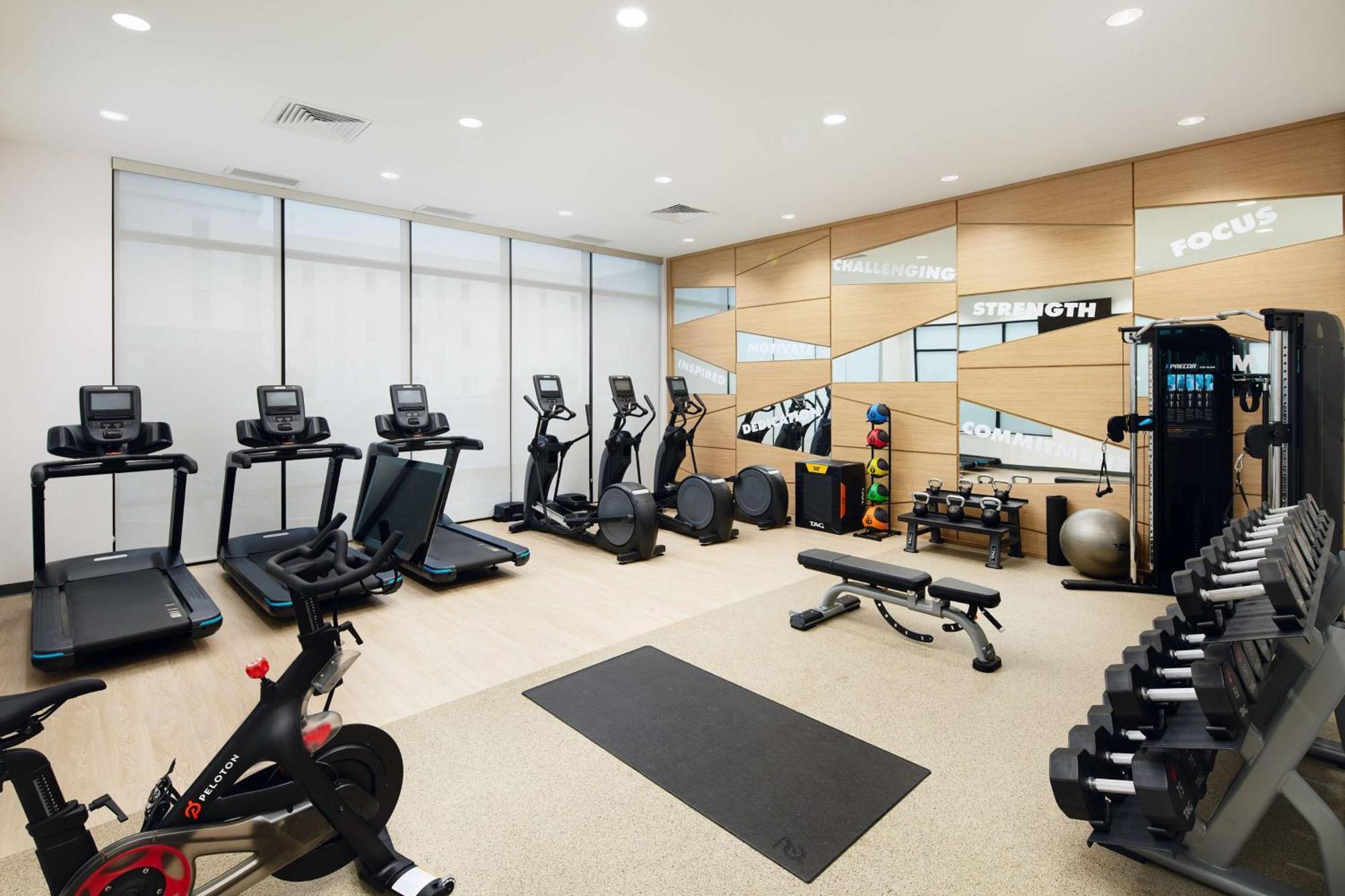 Embassy Suites By Hilton Atlanta Airport North Hapeville Екстериор снимка